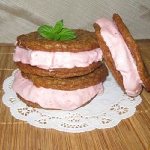 Frozen Strawberry Cheesecake Sandwich…